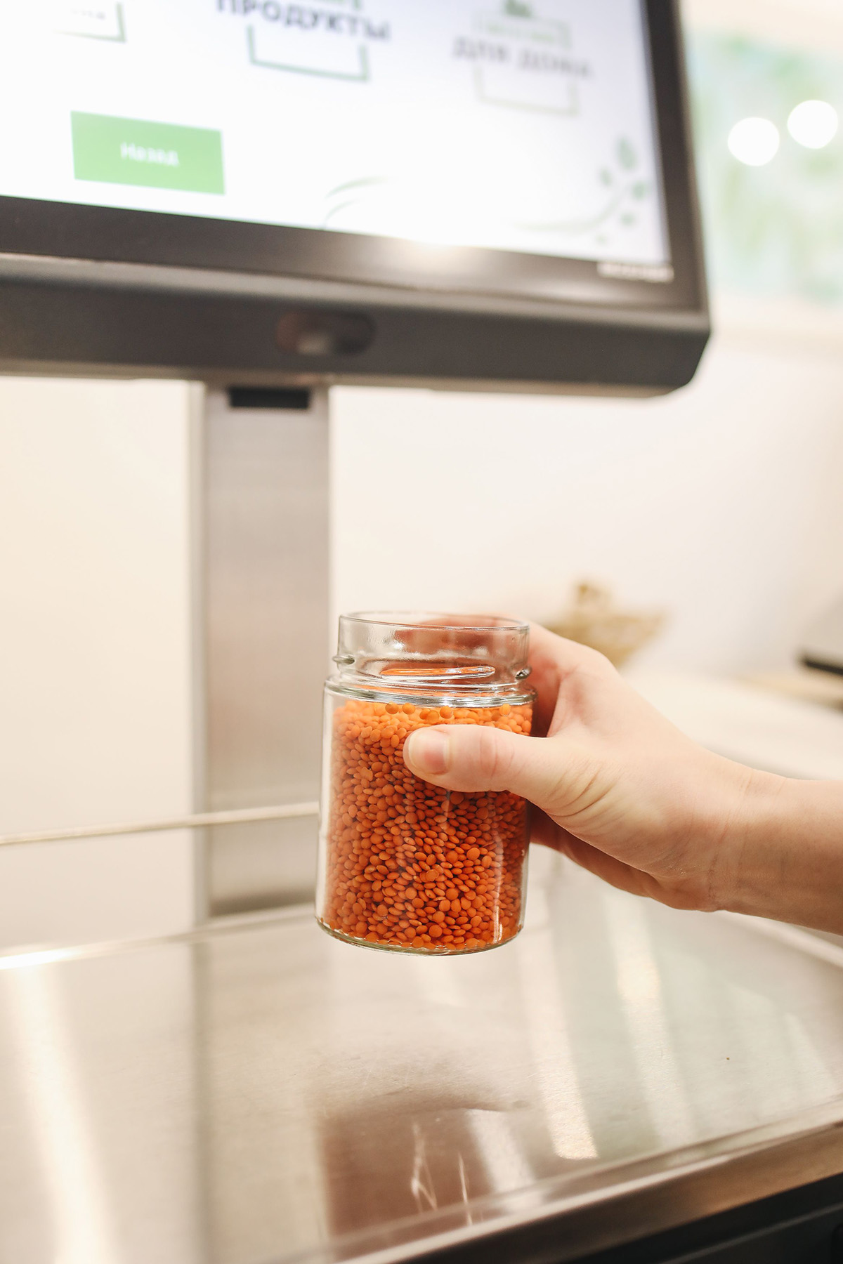 Commerce alimentaire utilisant une balance connectée à la caisse