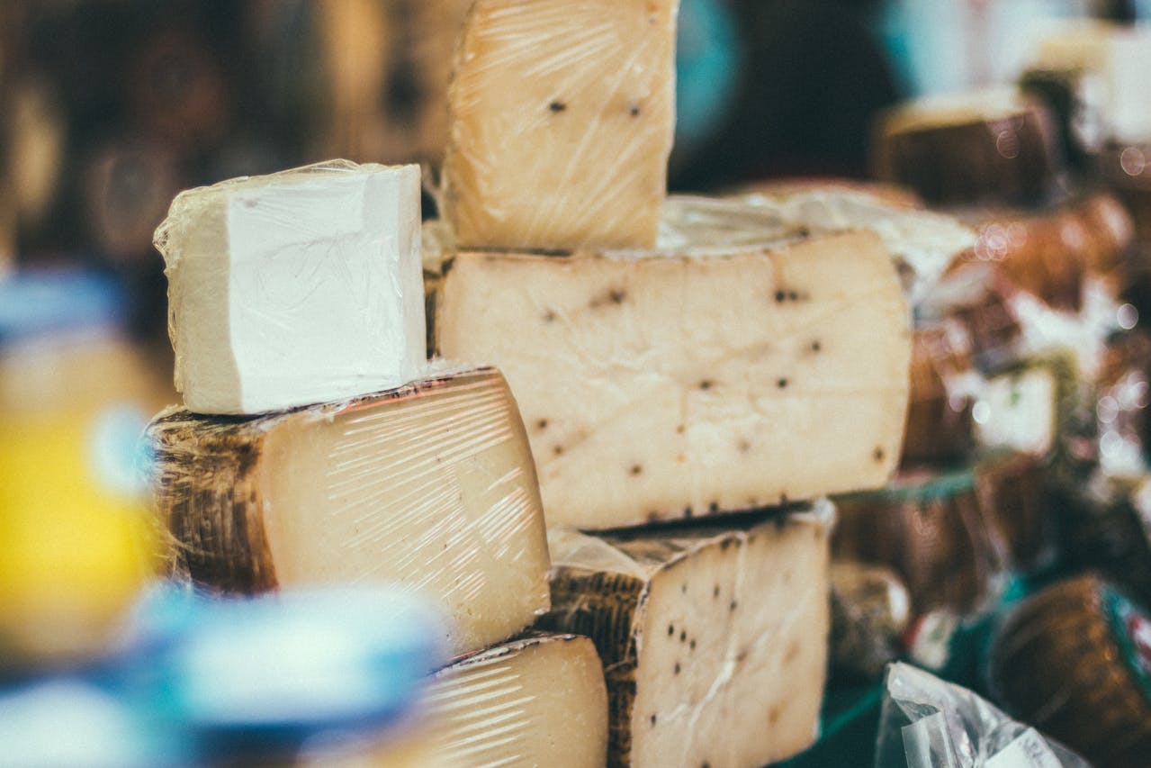 Fromagerie avec fromages affinés pour illustrer un logiciel de caisse fromagerie